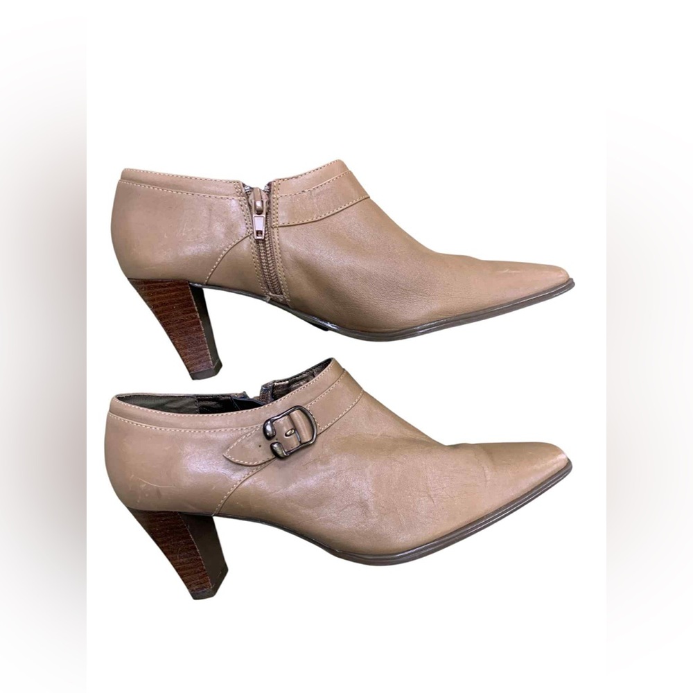 Liz Claiborne Heeled Boots S7.5